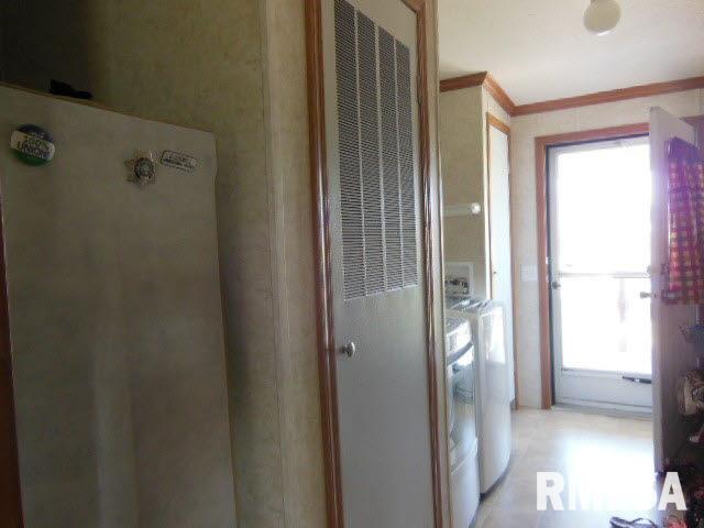 905 Sunset Road Southwest Clay City, IL 62824 - Photo 8 of 26 Gallery Image 8