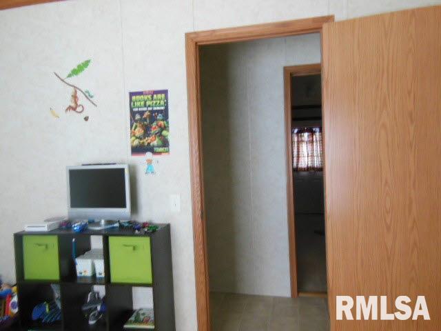 905 Sunset Road Southwest Clay City, IL 62824 - Photo 10 of 26 Gallery Image 10