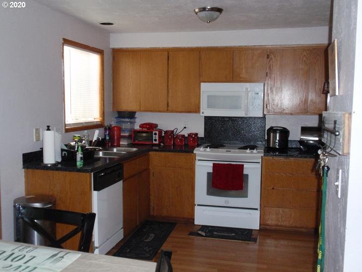 501 35th Street Springfield, OR 97478 - Photo 8 of 31