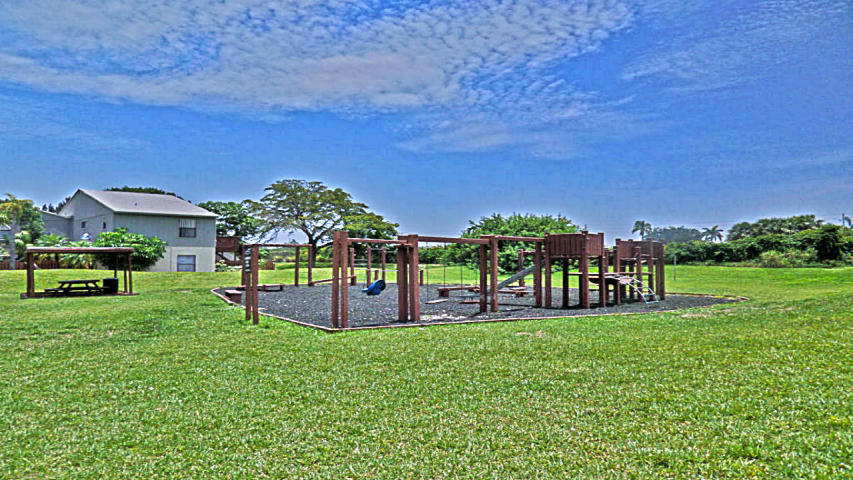 23 Crossings Circle, Unit E Boynton Beach, FL 33435 - Photo 14 of 15 a garden view with a seating space