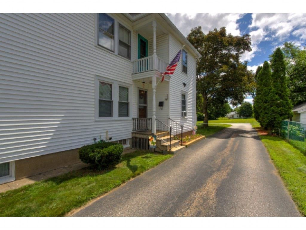 54 Washington Street Rochester, NH 03867 - Photo 7 of 22