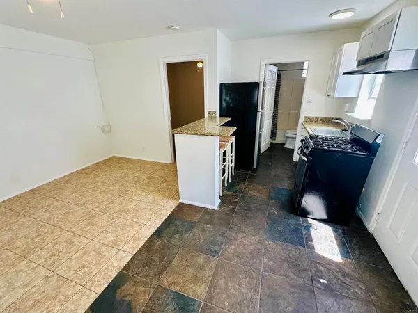 $2,200 | 705 North Ditmar Street, Unit 2, Oceanside, CA 92054