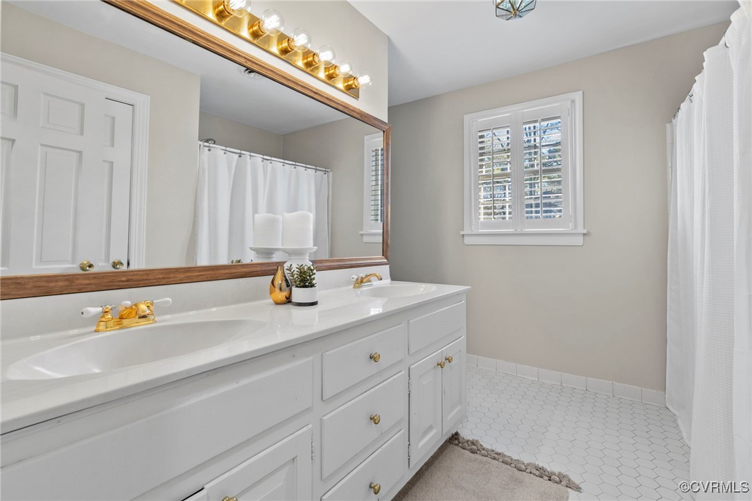 10339 Cherokee Road Glen Allen, VA 23060 - Photo 33 of 43 Full hall bath