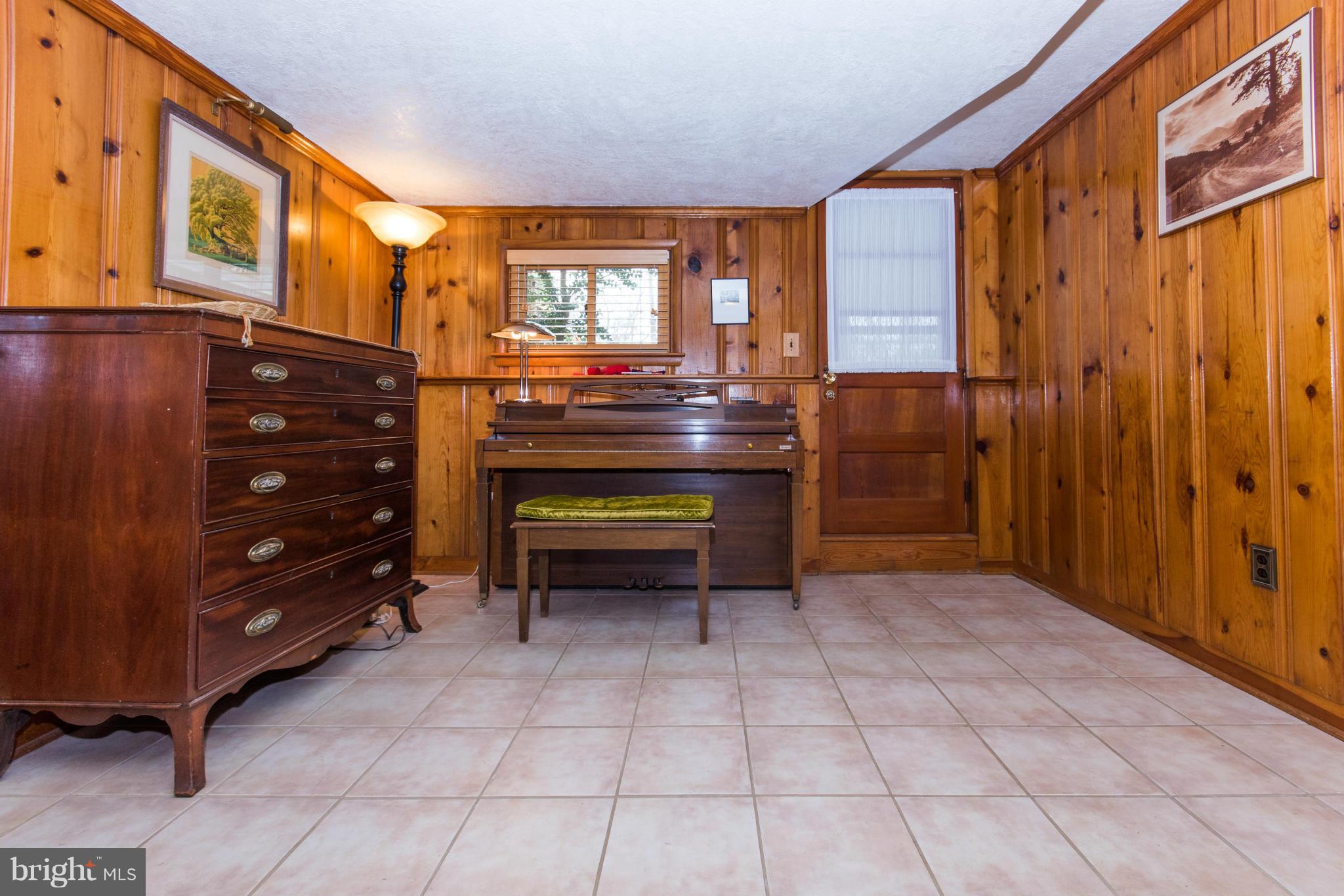 213 Garden Road Baltimore, MD 21286 - Photo 11 of 30 Family Room