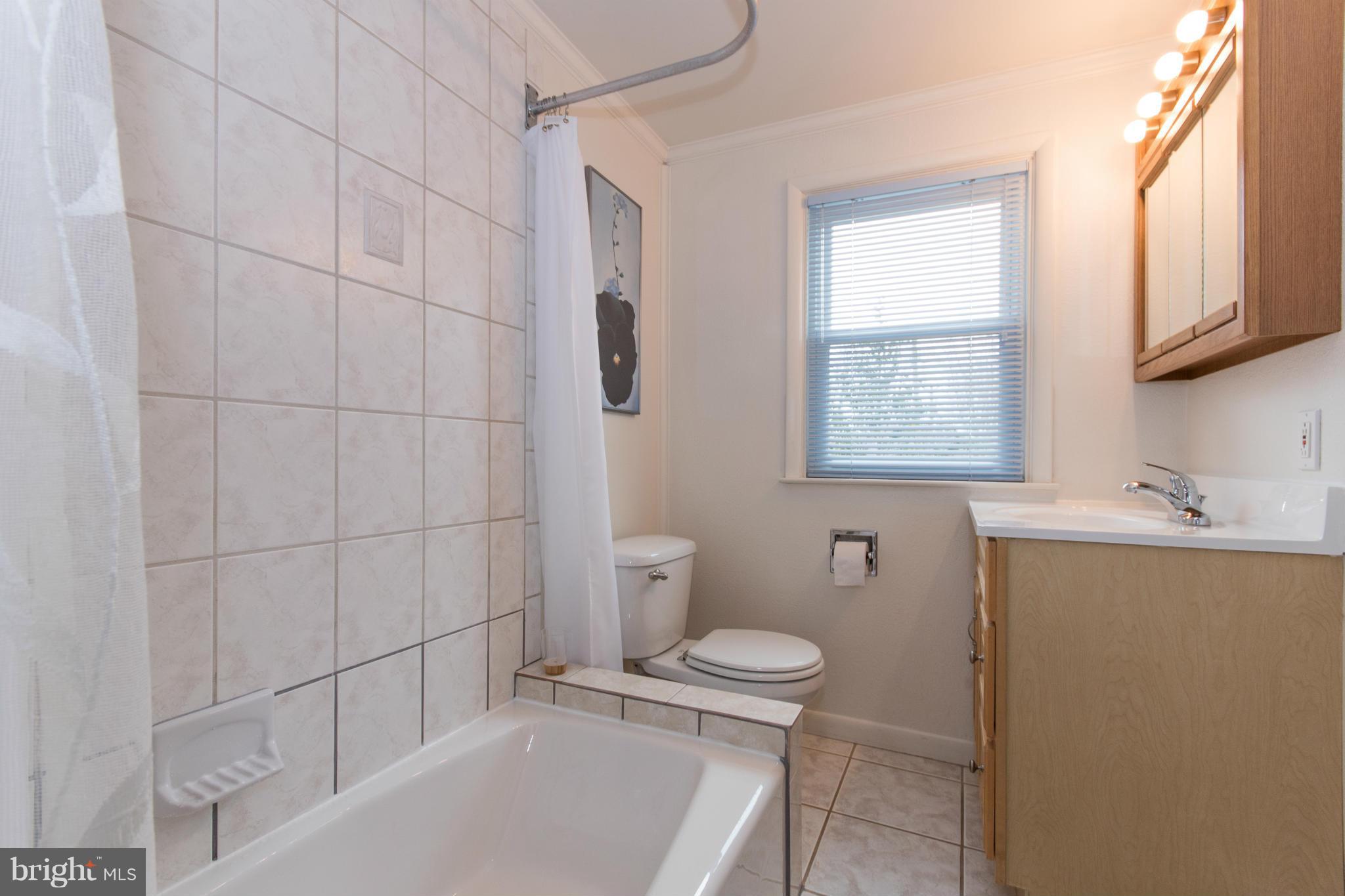 213 Garden Road Baltimore, MD 21286 - Photo 17 of 30 Hall Bath