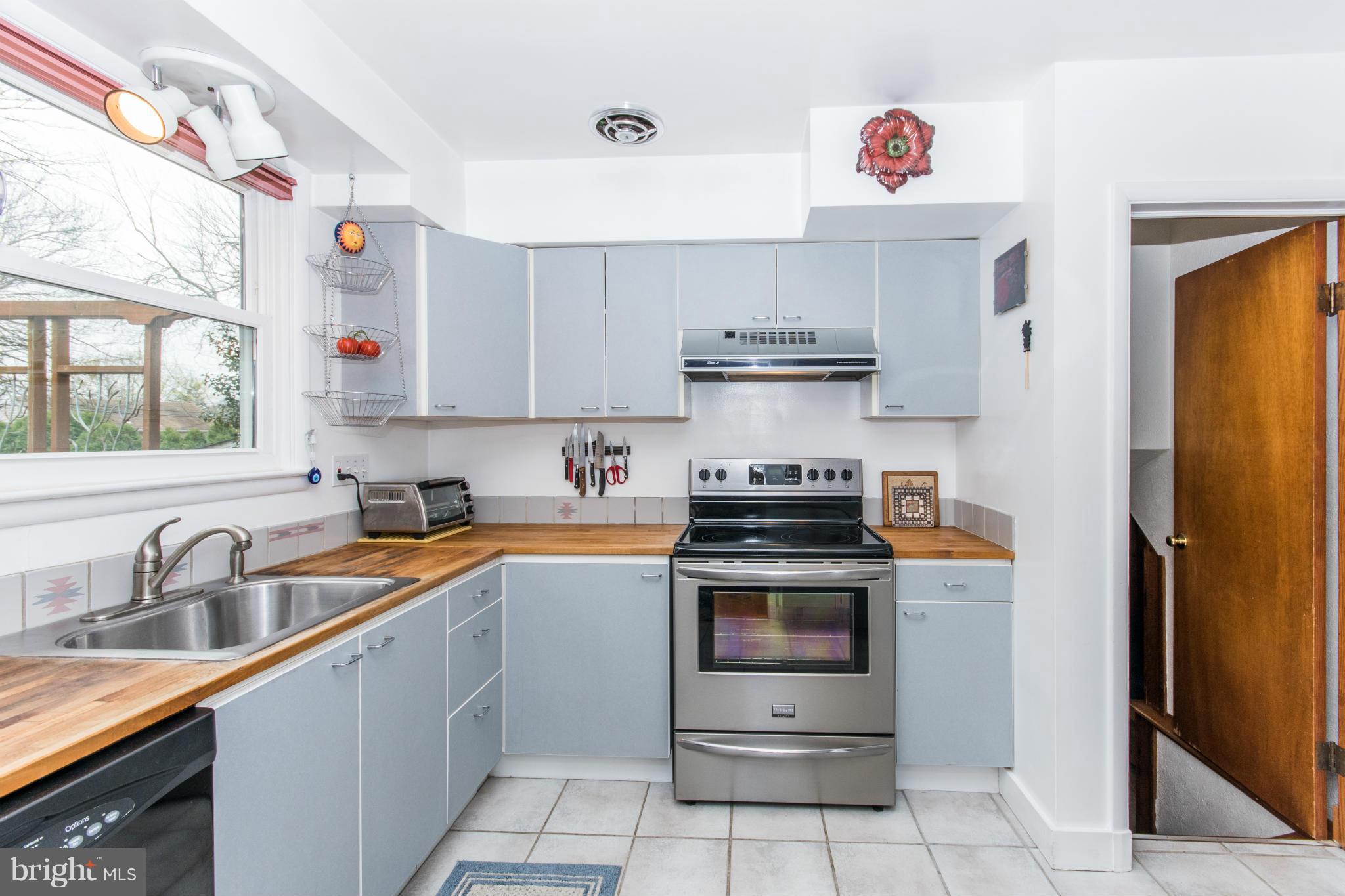 213 Garden Road Baltimore, MD 21286 - Photo 6 of 30 Kitchen