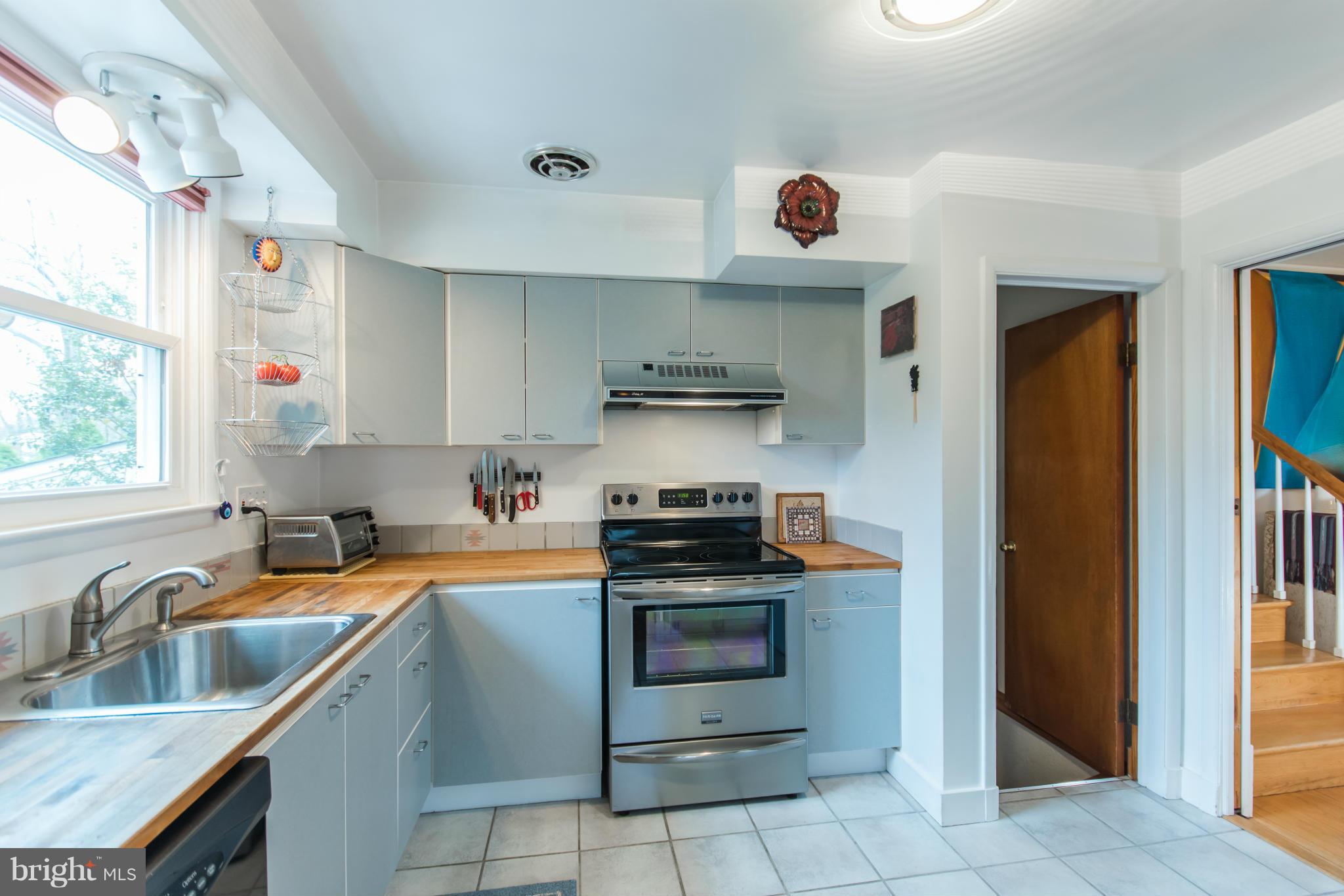 213 Garden Road Baltimore, MD 21286 - Photo 7 of 30 Kitchen
