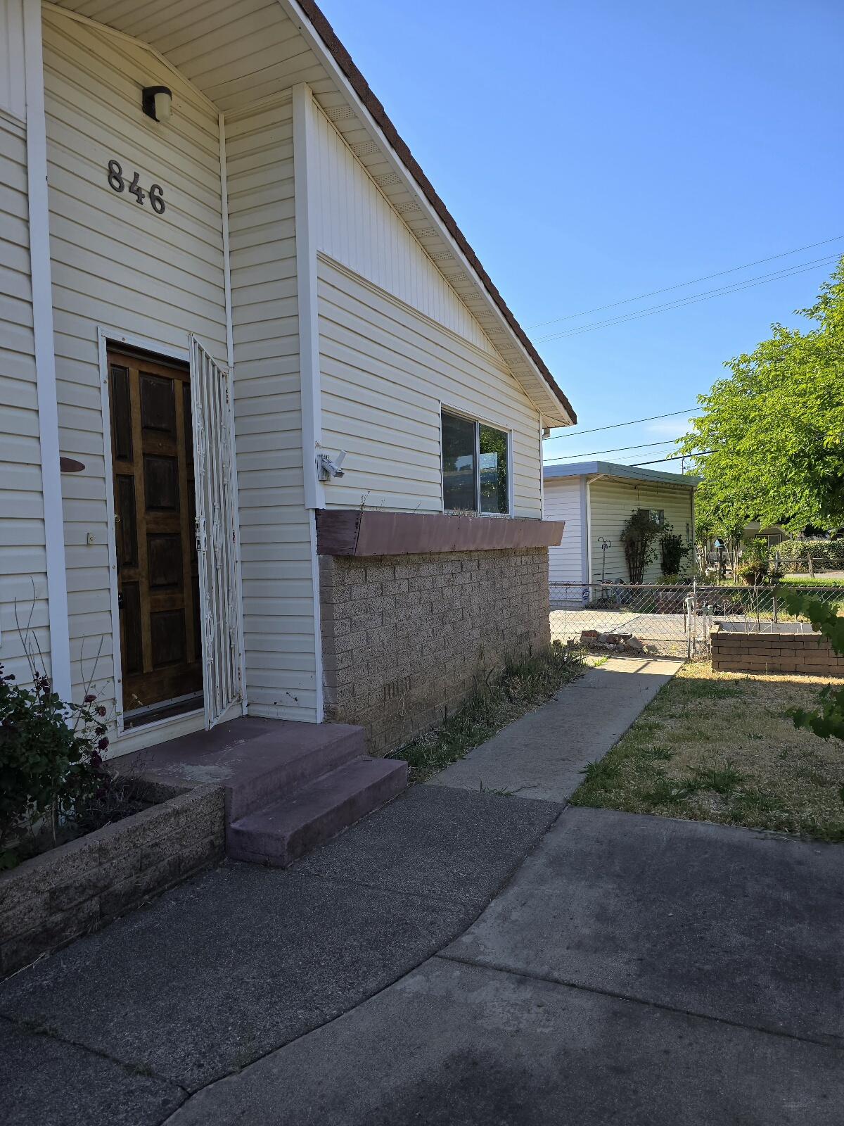 846 Ridge Road Redding, CA 96003 - Photo 4 of 38 20250531_165429