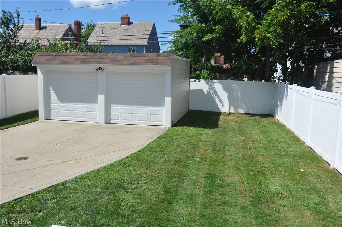 3676 Strathavon Road Cleveland, OH 44120 - Photo 7 of 34