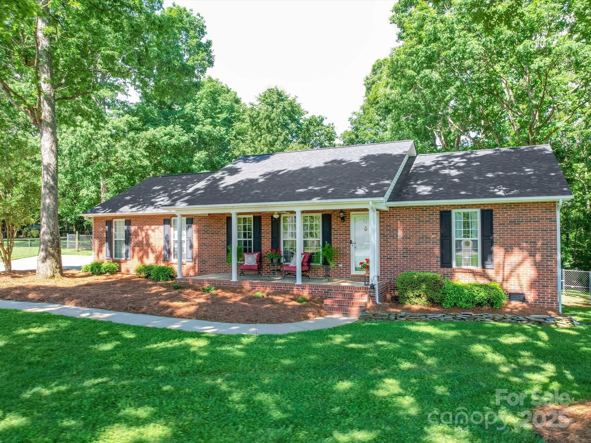 135 Henry Putman Drive Cherryville, NC 28021 - Photo 2 of 33