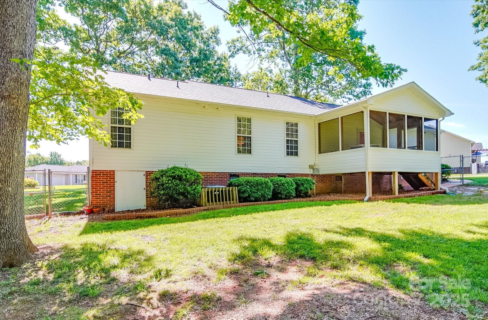 135 Henry Putman Drive Cherryville, NC 28021 - Photo 4 of 33