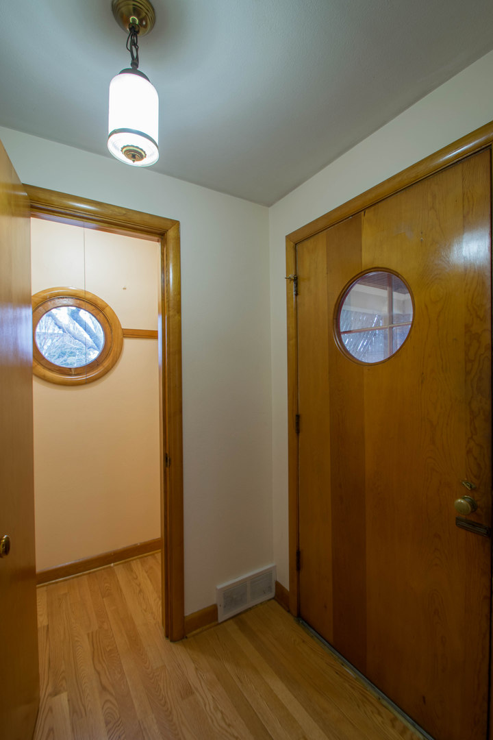 649 North Spring Street Elgin, IL 60120 - Photo 11 of 54