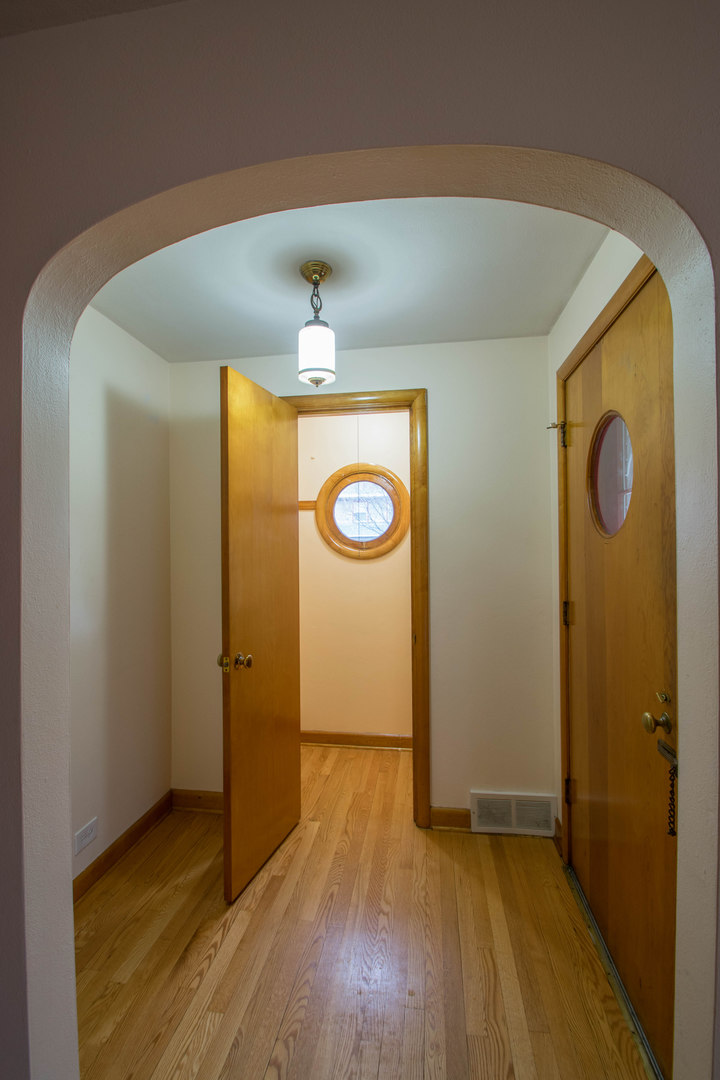 649 North Spring Street Elgin, IL 60120 - Photo 12 of 54