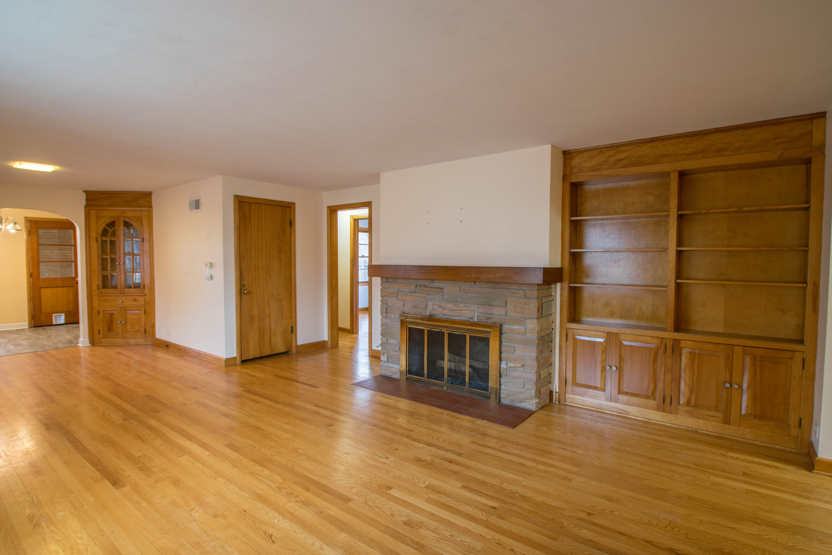 649 North Spring Street Elgin, IL 60120 - Photo 15 of 54