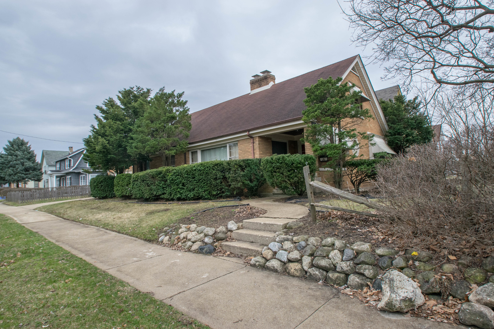 649 North Spring Street Elgin, IL 60120 - Photo 3 of 54