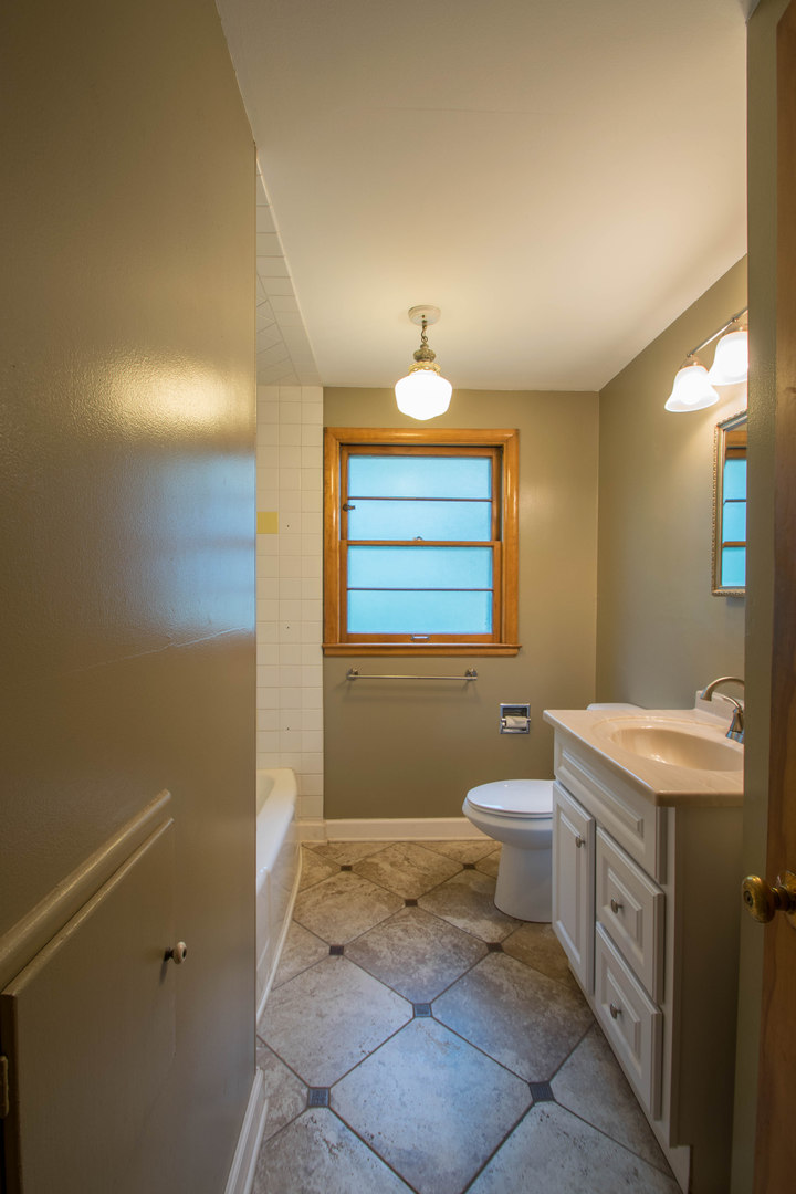 649 North Spring Street Elgin, IL 60120 - Photo 31 of 54