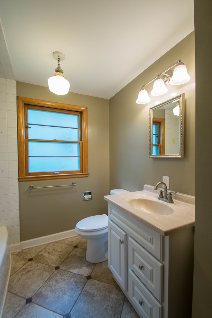 649 North Spring Street Elgin, IL 60120 - Photo 32 of 54