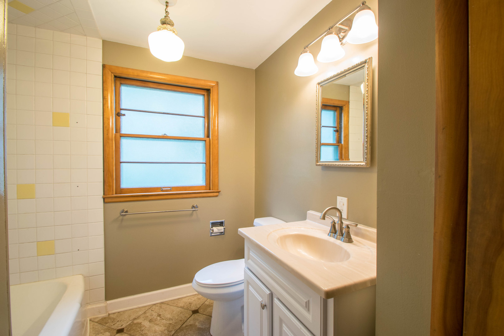 649 North Spring Street Elgin, IL 60120 - Photo 34 of 54