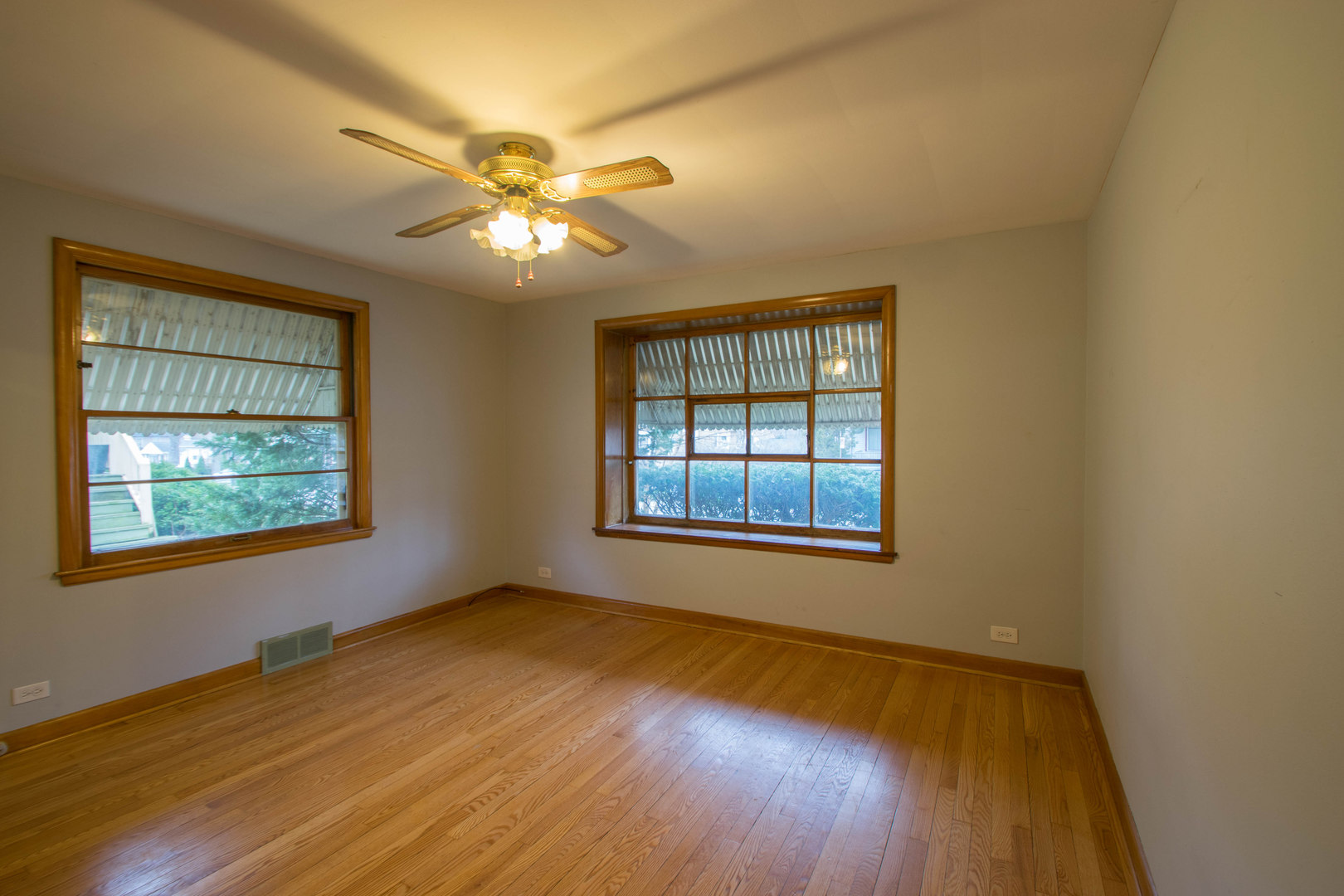649 North Spring Street Elgin, IL 60120 - Photo 35 of 54