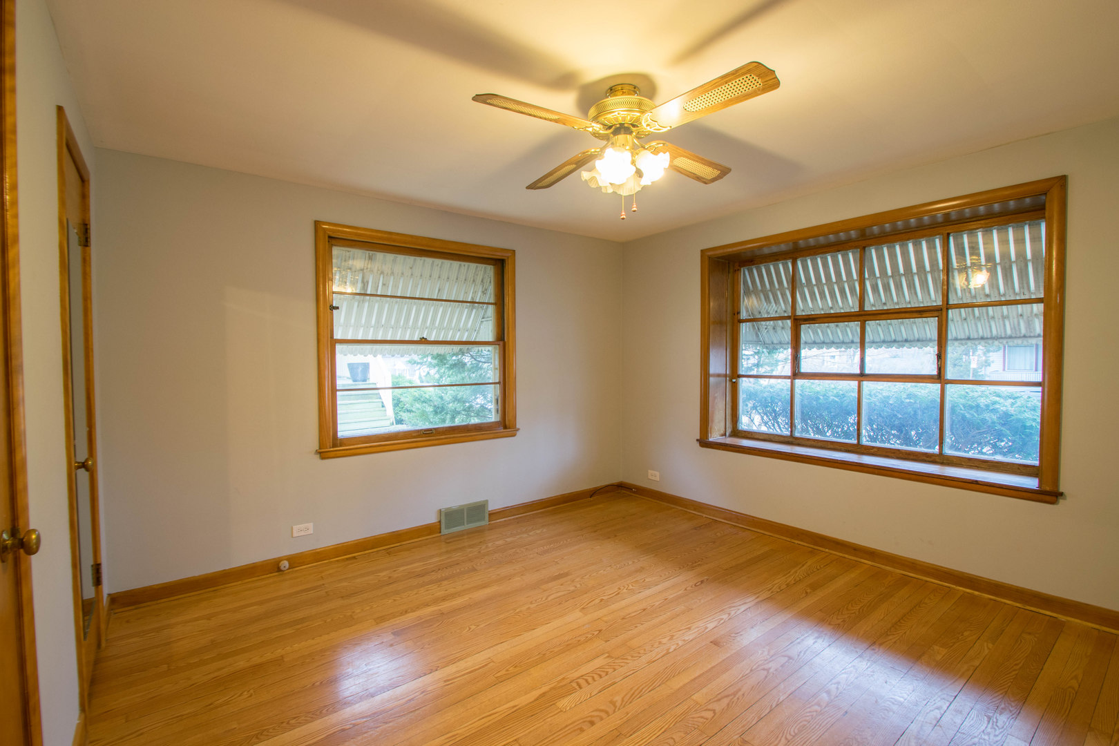 649 North Spring Street Elgin, IL 60120 - Photo 36 of 54
