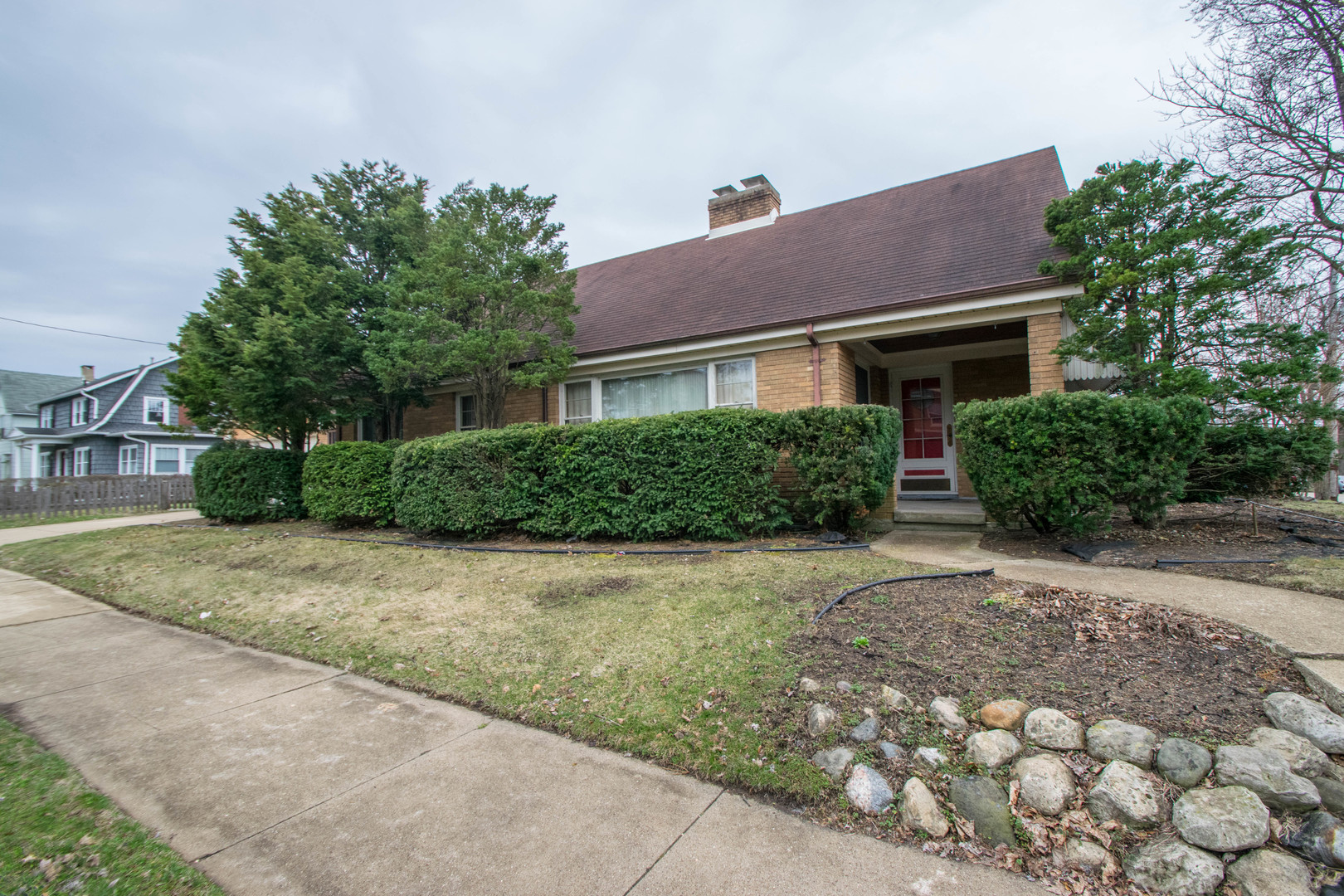 649 North Spring Street Elgin, IL 60120 - Photo 5 of 54