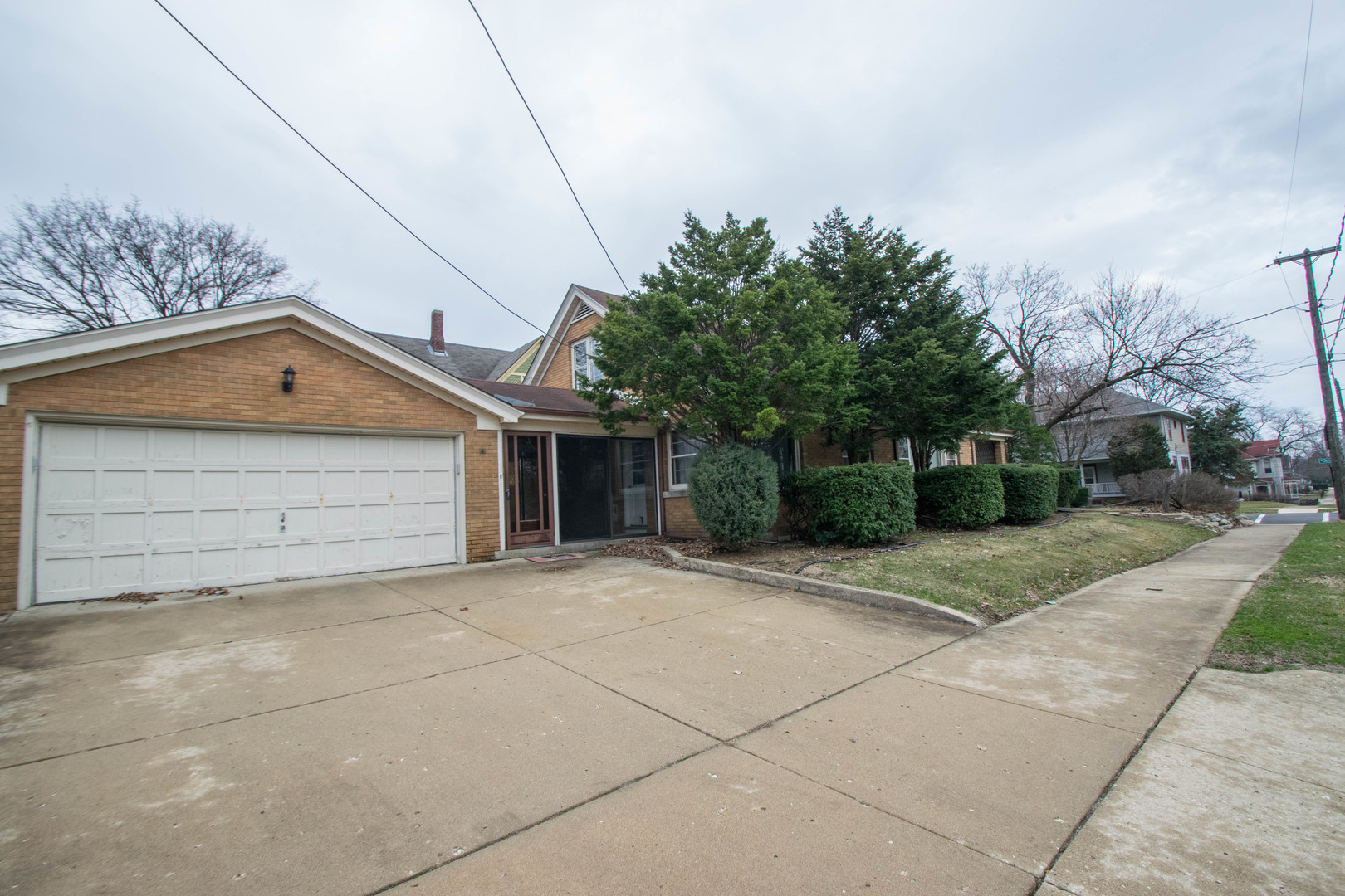 649 North Spring Street Elgin, IL 60120 - Photo 8 of 54