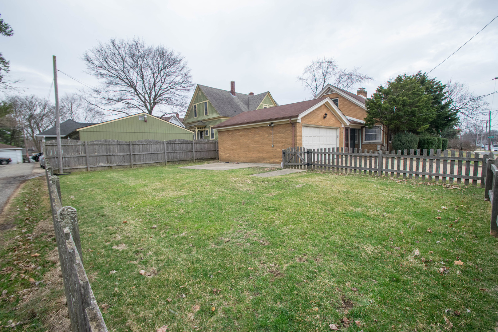 649 North Spring Street Elgin, IL 60120 - Photo 9 of 54
