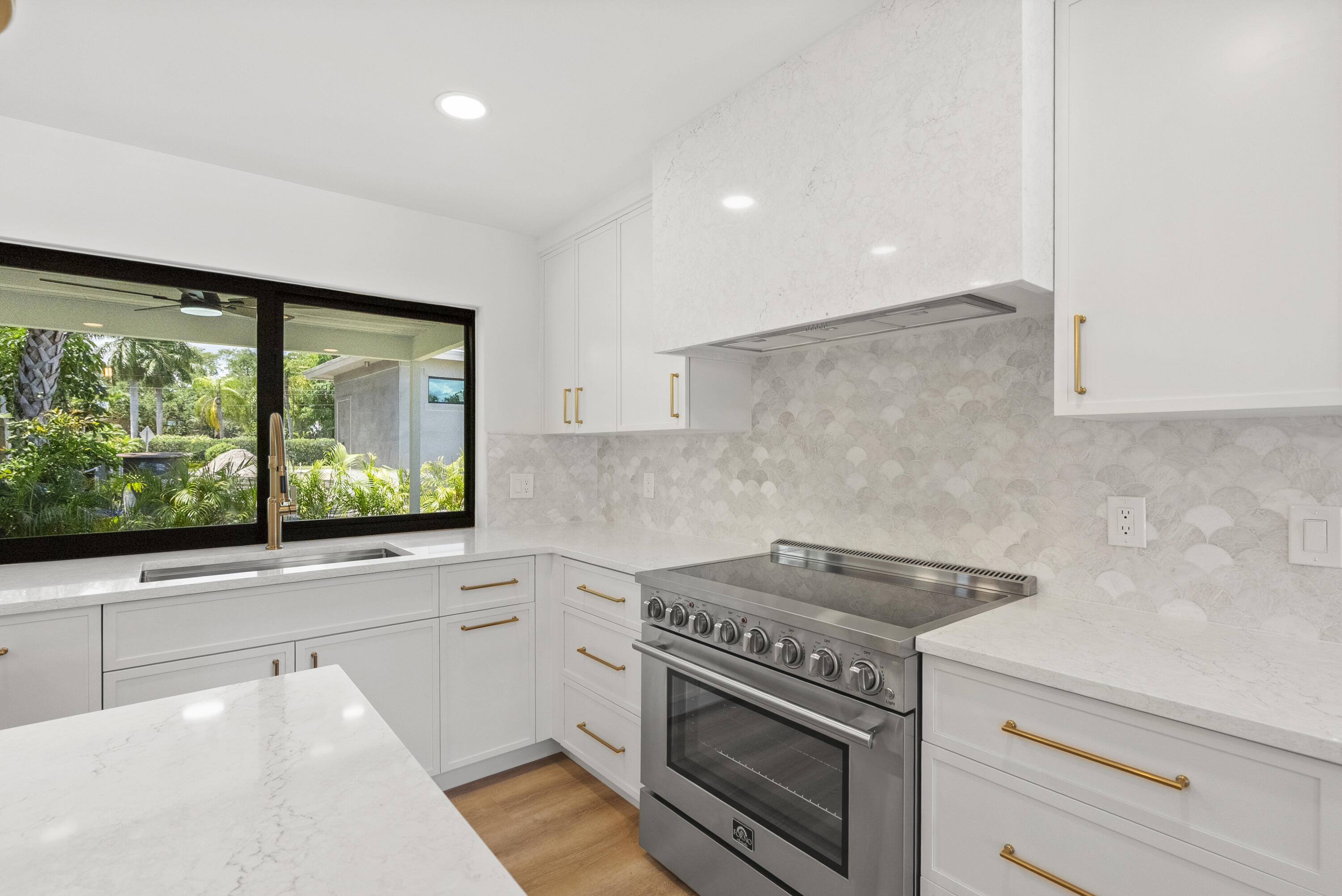 128 Norfolk Road Jupiter, FL 33469 - Photo 5 of 46 kitchen
