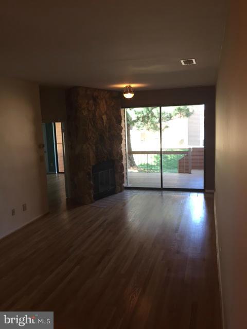 11208 Harbor Court, Unit 11208 Reston, VA 20191 - Photo 6 of 9 Living Room