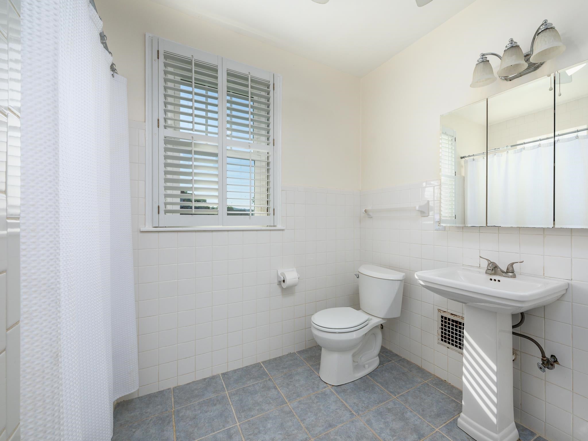 2961 Staunton Road Huntington, WV 25702 - Photo 17 of 26 Gallery Image 17