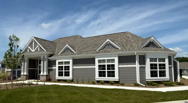 $639,999 | 847 North Verona Circle, Unit 6, Grafton, WI 53024