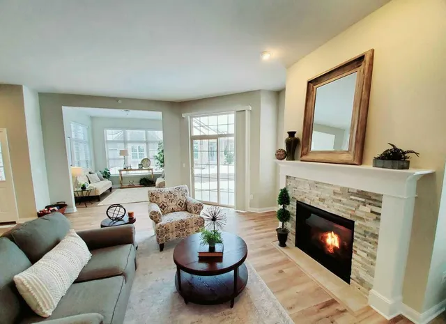 $639,999 | 847 North Verona Circle, Unit 6, Grafton, WI 53024