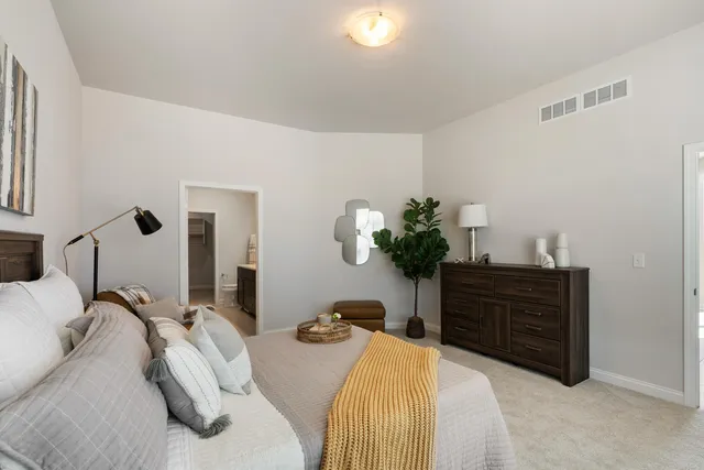 $639,999 | 847 North Verona Circle, Unit 6, Grafton, WI 53024