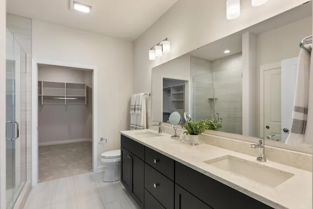 $639,999 | 847 North Verona Circle, Unit 6, Grafton, WI 53024