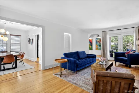 $899,000 | 7 Abrams Place, Lynbrook, NY 11563