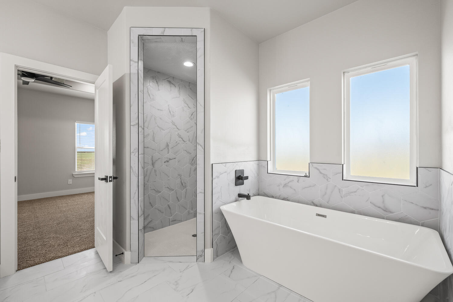 17414 C R 3100 Slaton, TX 79364 - Photo 21 of 46 a bathroom with a bathtub and shower