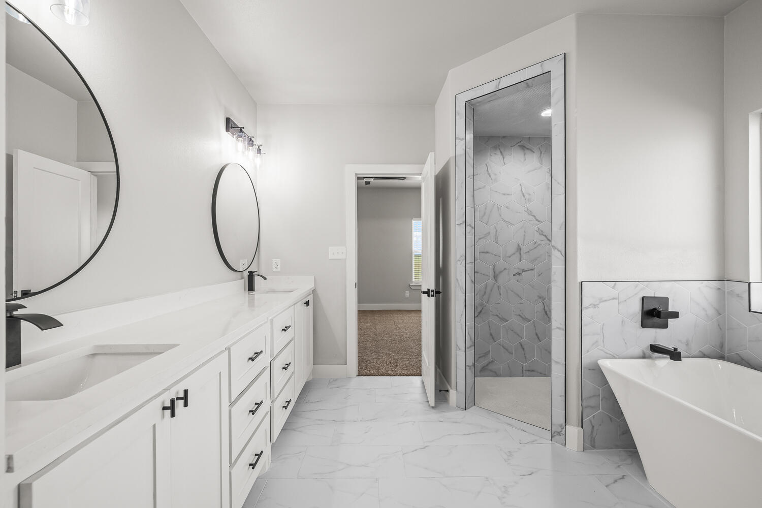 17414 C R 3100 Slaton, TX 79364 - Photo 22 of 46 a bathroom with a double vanity sink mirror and bathtub