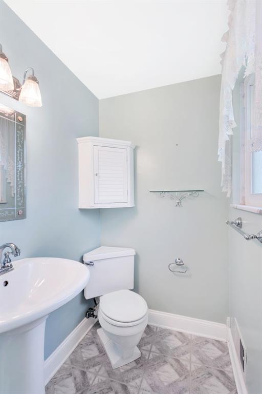 604 Dressel Road Allison Park, PA 15101 - Photo 14 of 25 The 2-piece en-suite master half bathroom.