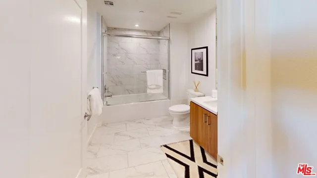 $3,721 | 11950 West Erwin Street, Unit B491, North Hollywood, CA 91606