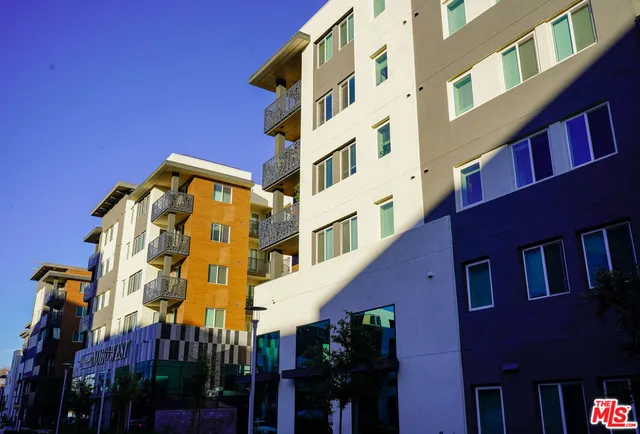 $3,721 | 11950 West Erwin Street, Unit B491, North Hollywood, CA 91606