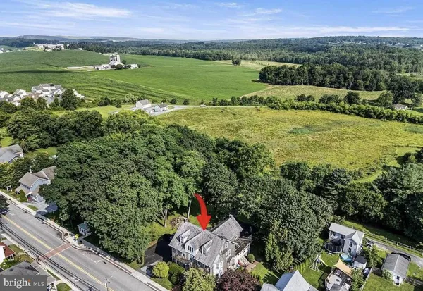 $1,100 | 28 West Main Street, Unit 4, Elverson, PA 19520