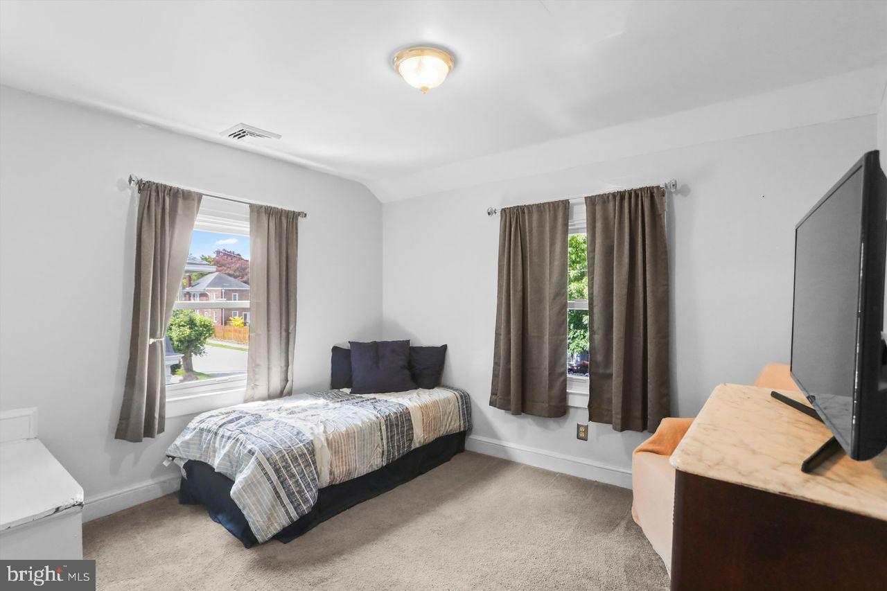 833 Arlington Road York, PA 17403 - Photo 15 of 25 Cozy bedroom with natural light.