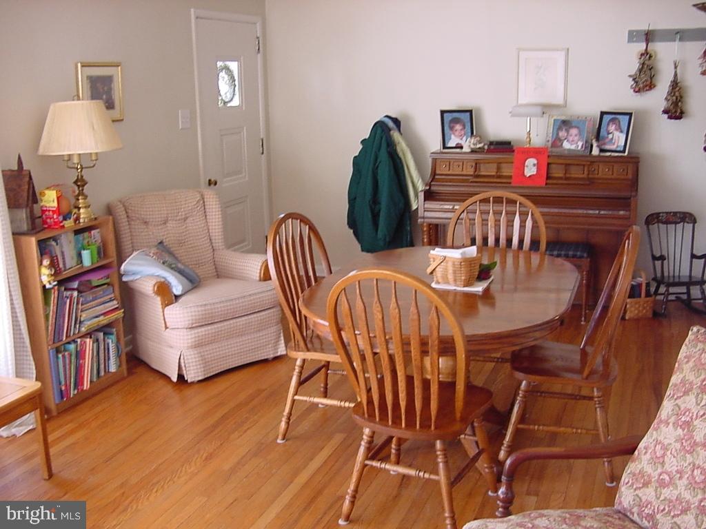 2262 Manor Ridge Drive Lancaster, PA 17603 - Photo 5 of 17 Gallery Image 5