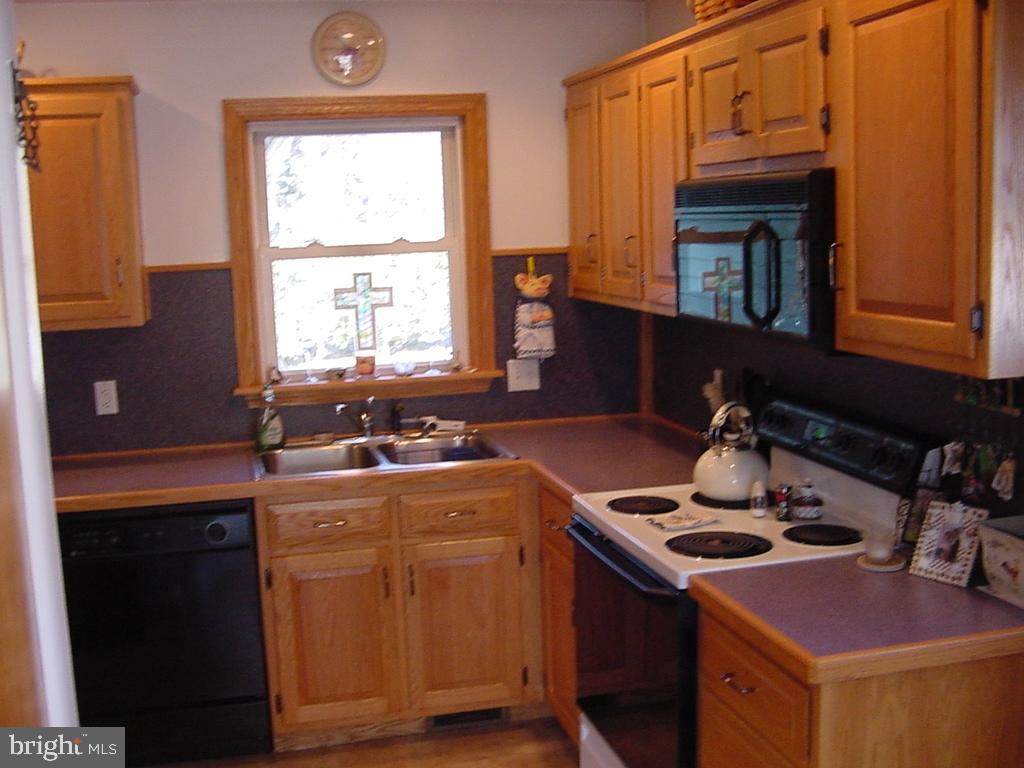 2262 Manor Ridge Drive Lancaster, PA 17603 - Photo 7 of 17 Gallery Image 7