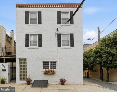 a view of a white building