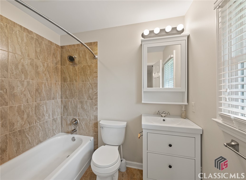 504 Lullwater Road Athens, GA 30606 - Photo 14 of 33