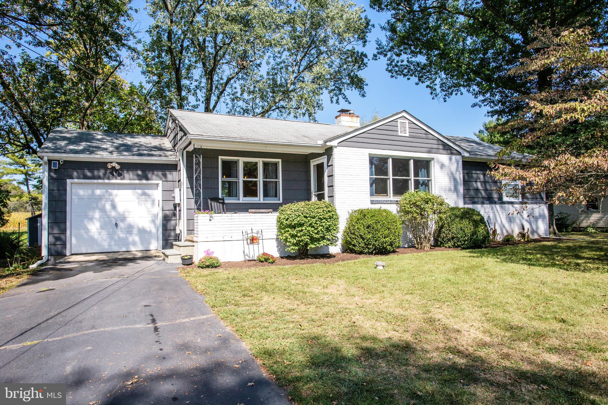 27 Woosamonsa Road Pennington, NJ 08534 - Photo 1 of 22