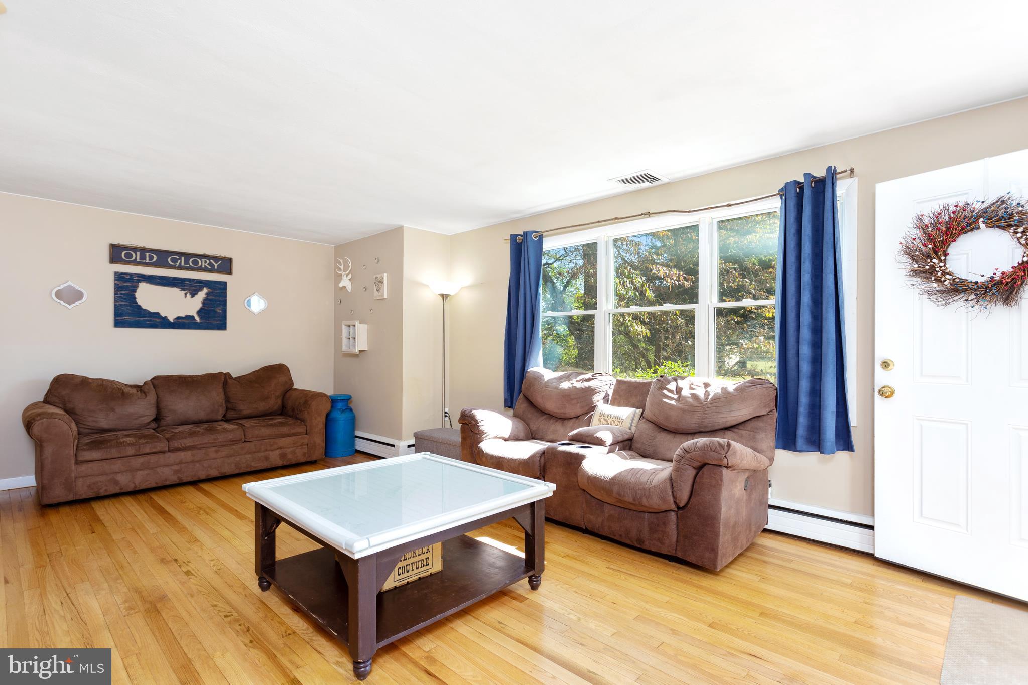 27 Woosamonsa Road Pennington, NJ 08534 - Photo 3 of 22