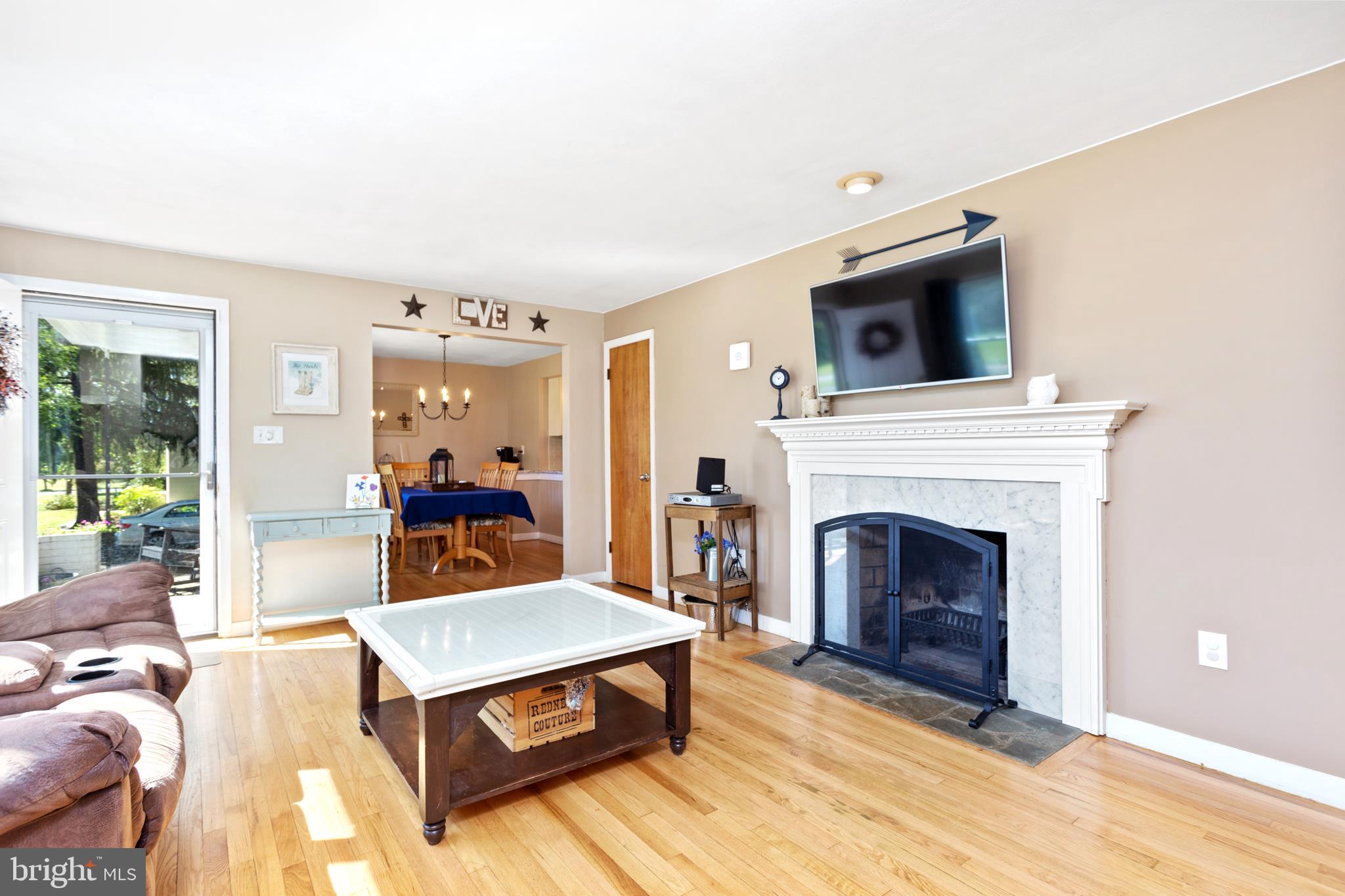 27 Woosamonsa Road Pennington, NJ 08534 - Photo 5 of 22