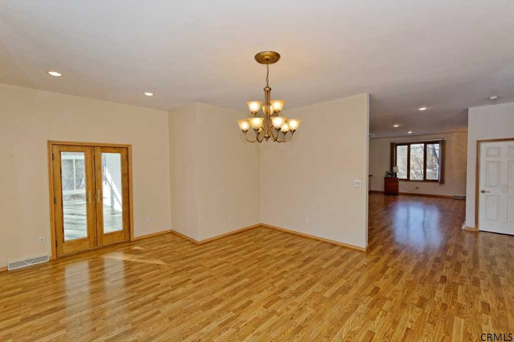559 Hudson River Road Halfmoon, NY 12188 - Photo 8 of 25 Photo 8